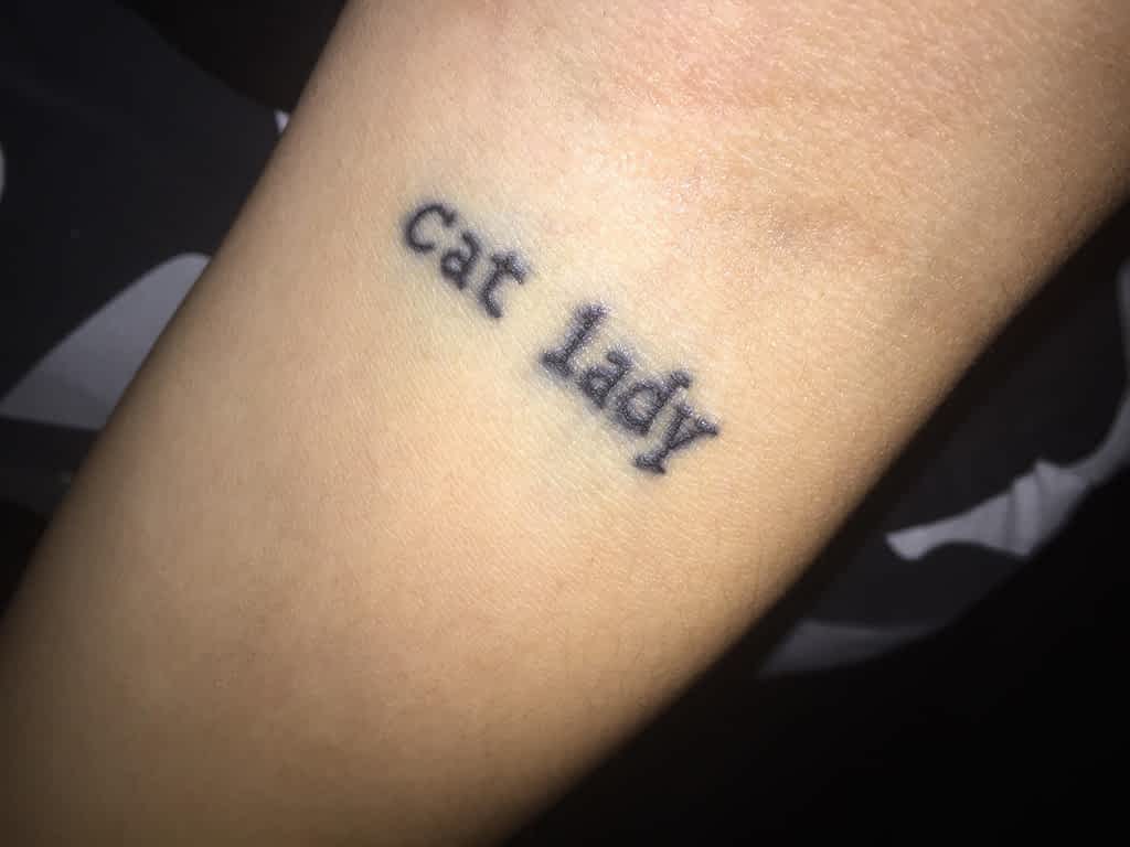 Razlit tattoo -> Slika razlitega napisa iz Pinteresta -> https://www.pinterest.com.au/pin/515802963564584985/